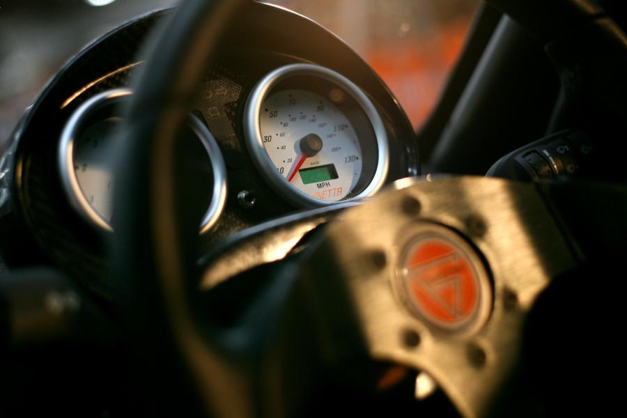 Детали интерьера Ginetta G40R 2011 года  (фото 25 из 85)